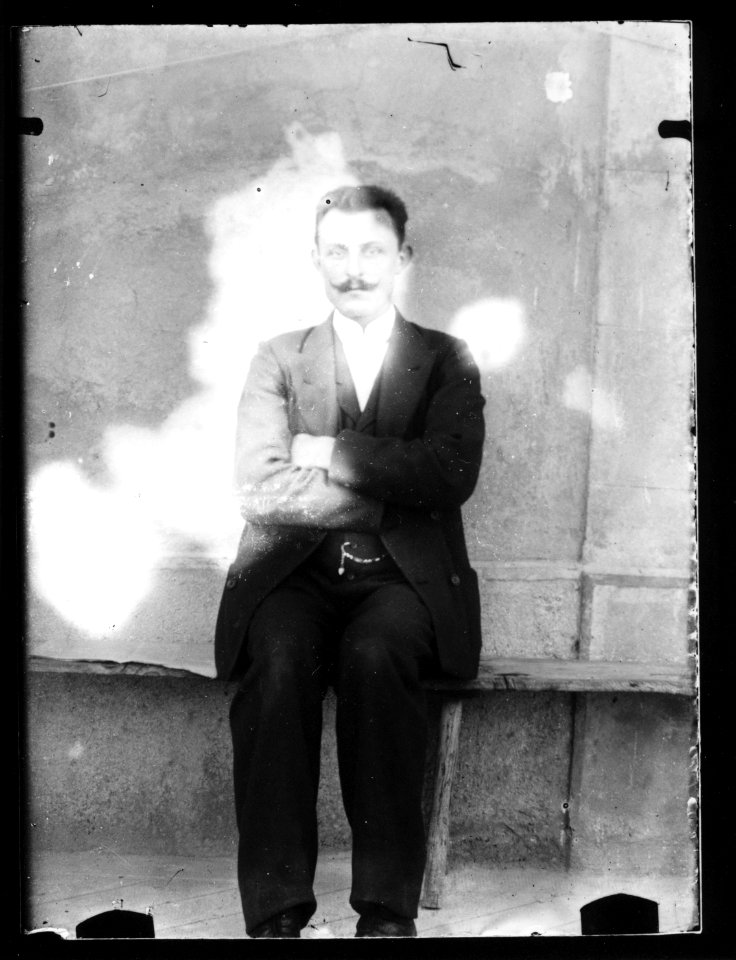 ArCJ - Portrait, homme - 137 J 1186 a