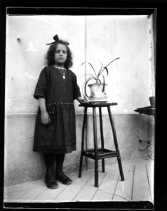 ArCJ - Portrait, fille - 137 J 1076 a