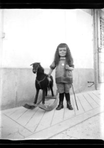 ArCJ - Portrait, fille - 137 J 2616 a
