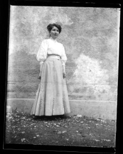 ArCJ - Portrait femme - 137 J 403 a