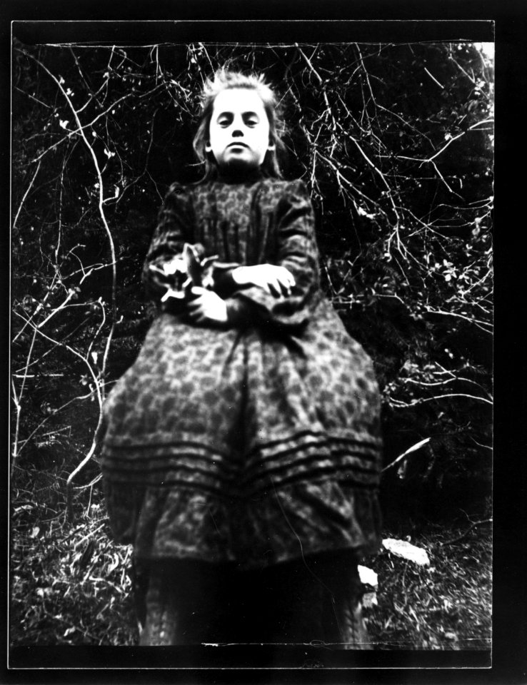 ArCJ - Portrait, fille - 137 J 1874 a