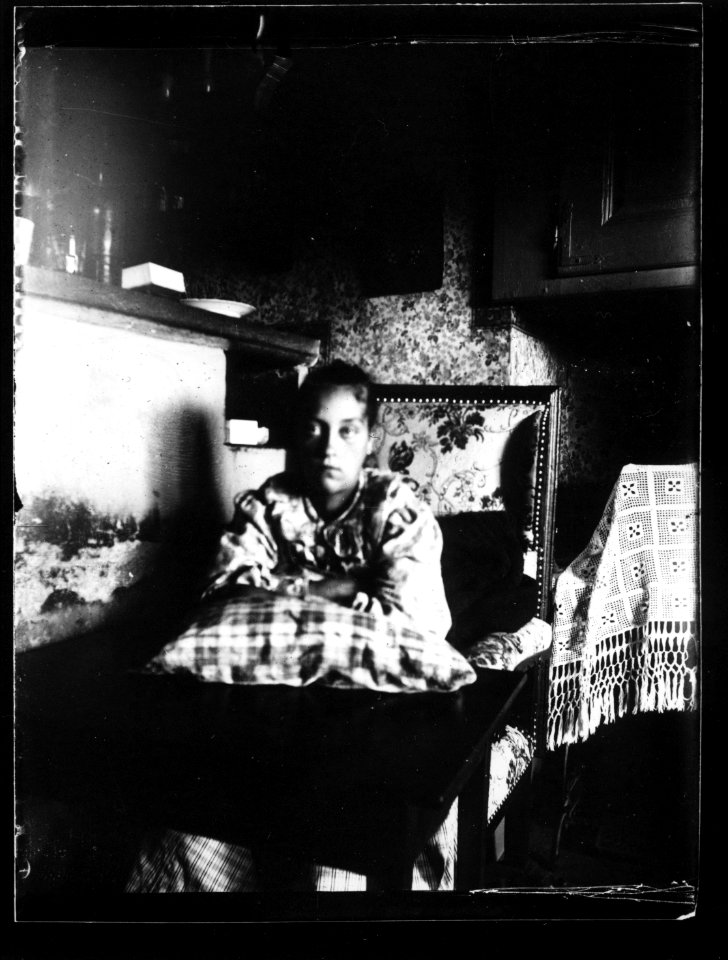 ArCJ - Portrait, fille - 137 J 737 a