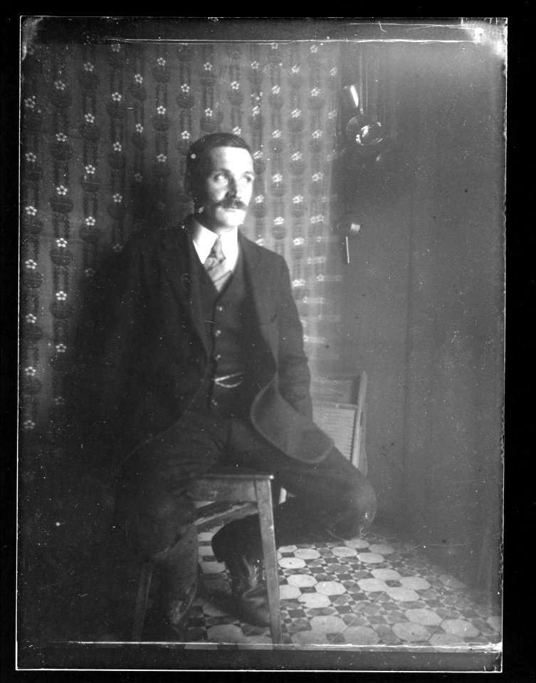 ArCJ - Portrait, homme - 137 J 1197 a