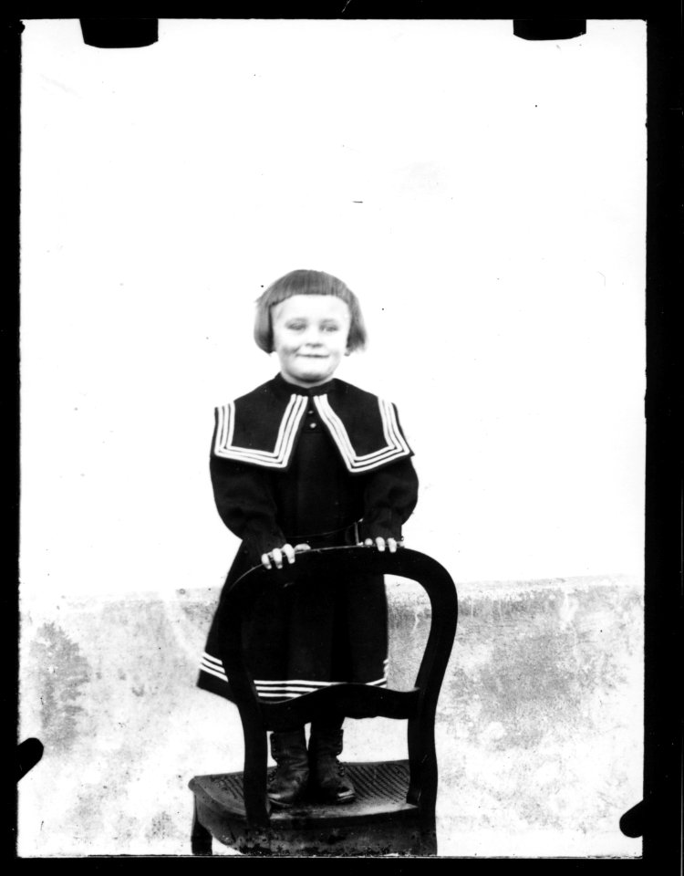 ArCJ - Portrait, enfant - 137 J 611 a