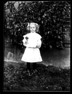ArCJ - Portrait, fille - 137 J 1106 a