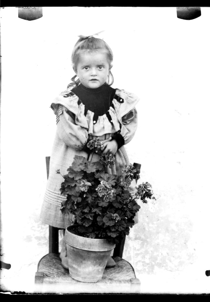 ArCJ - Portrait, fille - 137 J 2587 a