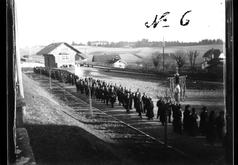 ArCJ - Procession - 137 J 2734 a