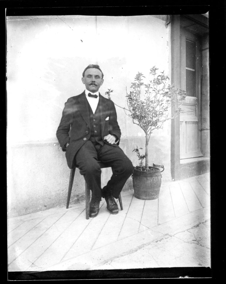 ArCJ - Portrait, homme - 137 J 1136 a