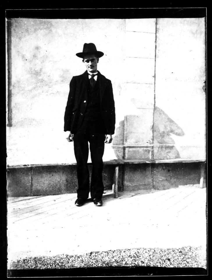 ArCJ - Portrait, homme - 137 J 2103 a