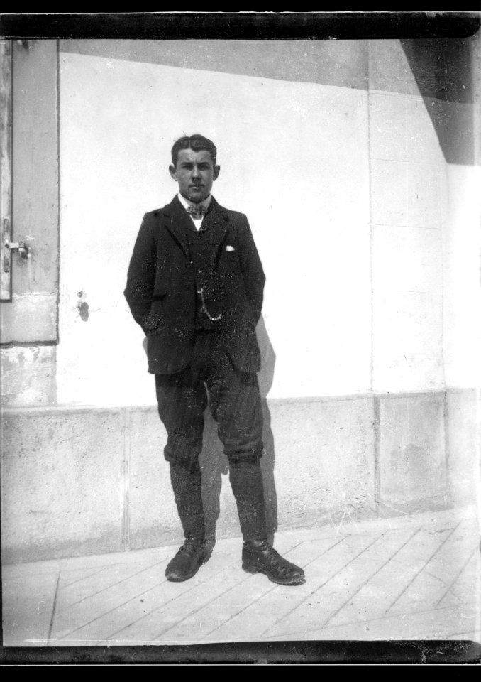ArCJ - Portrait, homme - 137 J 2988 a