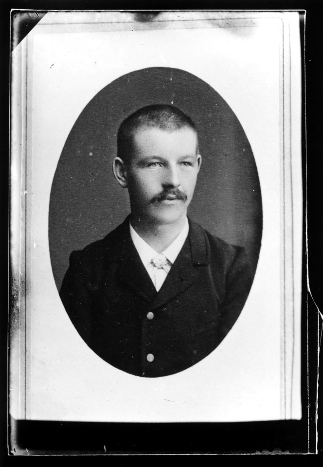 ArCJ - Portrait, homme - 137 J 2918 a