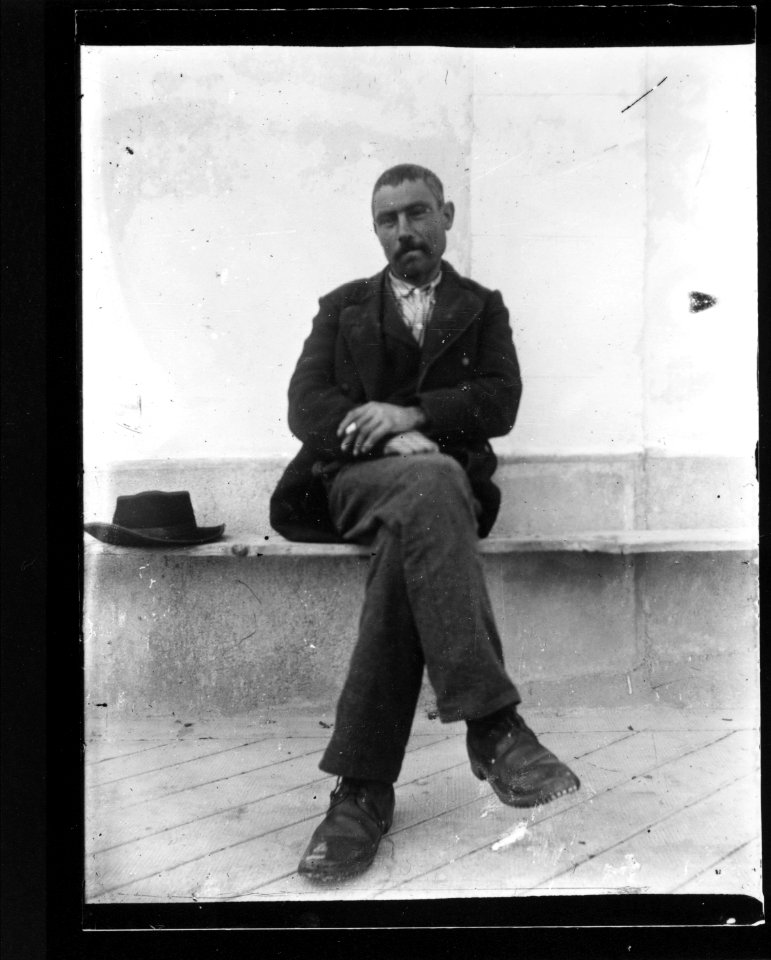 ArCJ - Portrait, homme - 137 J 1180 a
