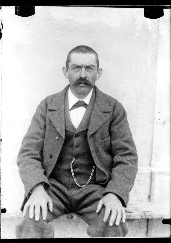 ArCJ - Portrait, homme - 137 J 2929 a