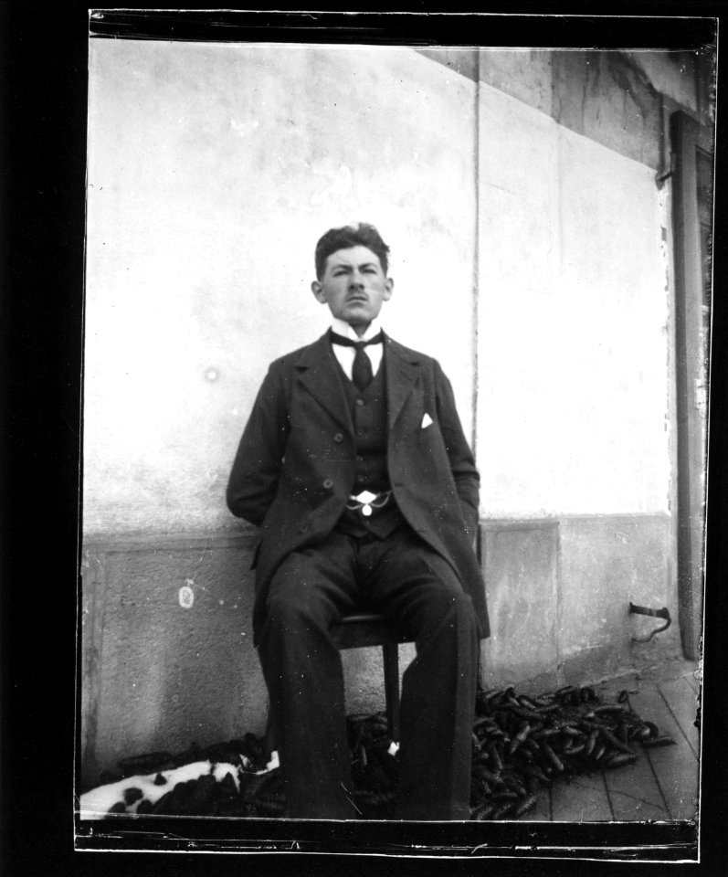 ArCJ - Portrait, homme - 137 J 1192 a