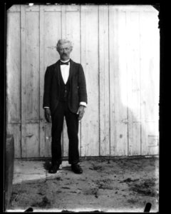 ArCJ - Portrait, homme - 137 J 1363 a