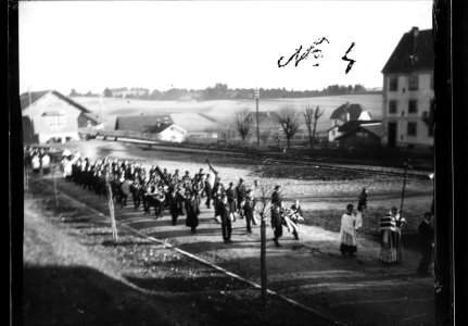 ArCJ - Procession - 137 J 2732 a