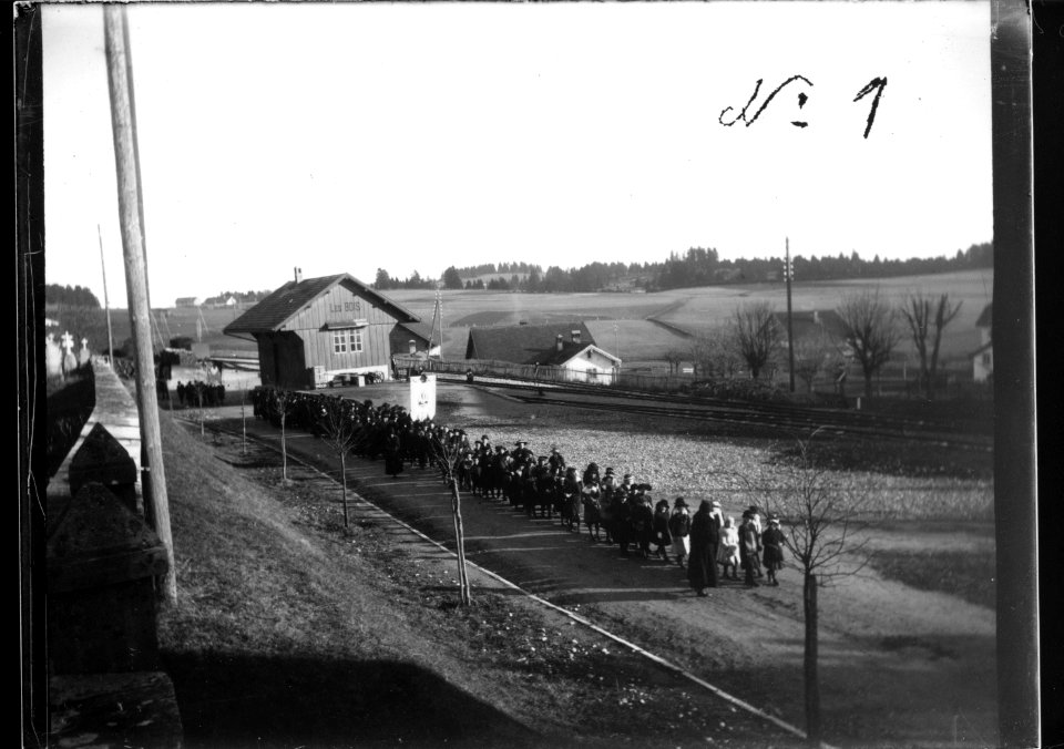 ArCJ - Procession - 137 J 2729 a