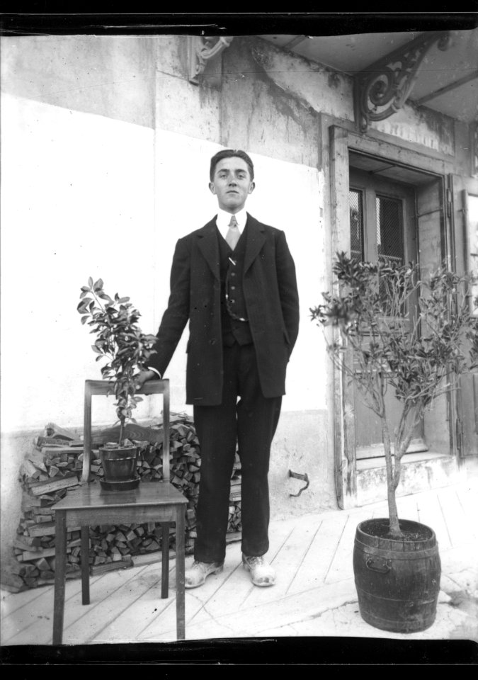 ArCJ - Portrait, homme - 137 J 2725 a