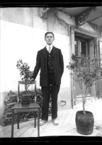 ArCJ - Portrait, homme - 137 J 2725 a