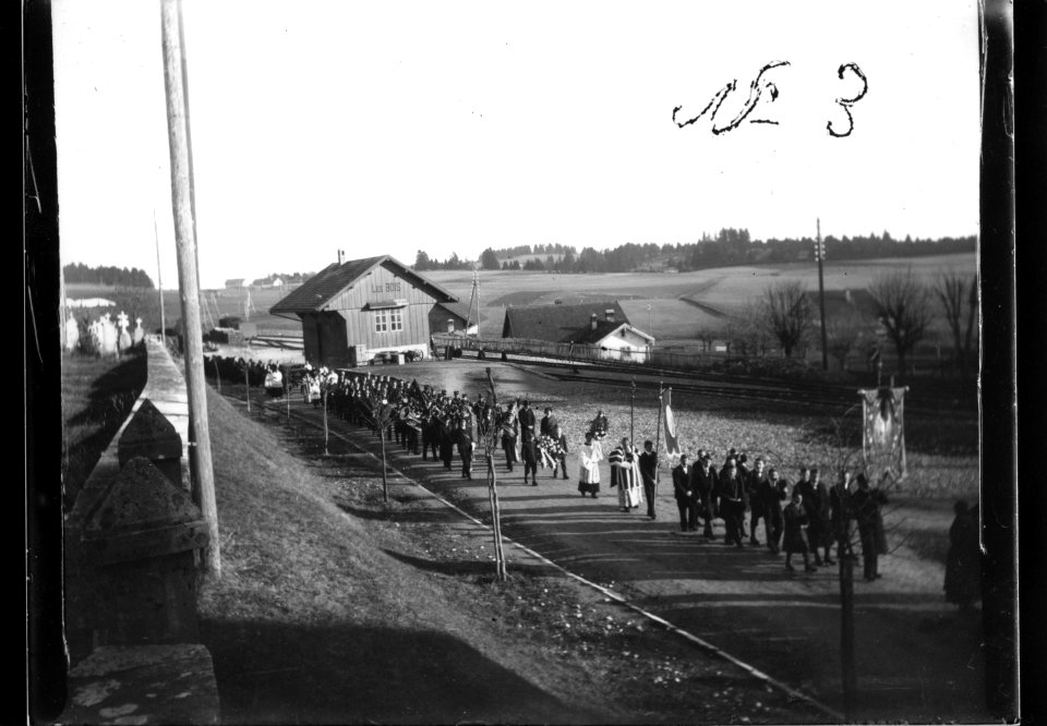 ArCJ - Procession - 137 J 2731 a