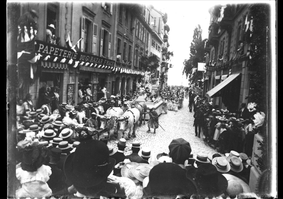 ArCJ - VD-Vevey, Cortège - 137 J 3077 a