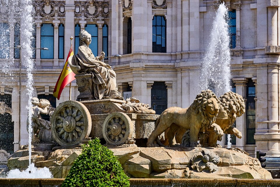 Fountain statue cult