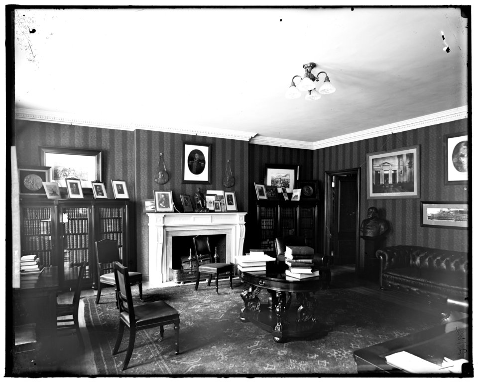 ARGENTINE EMBASSY. LIBRARY LCCN2016861622