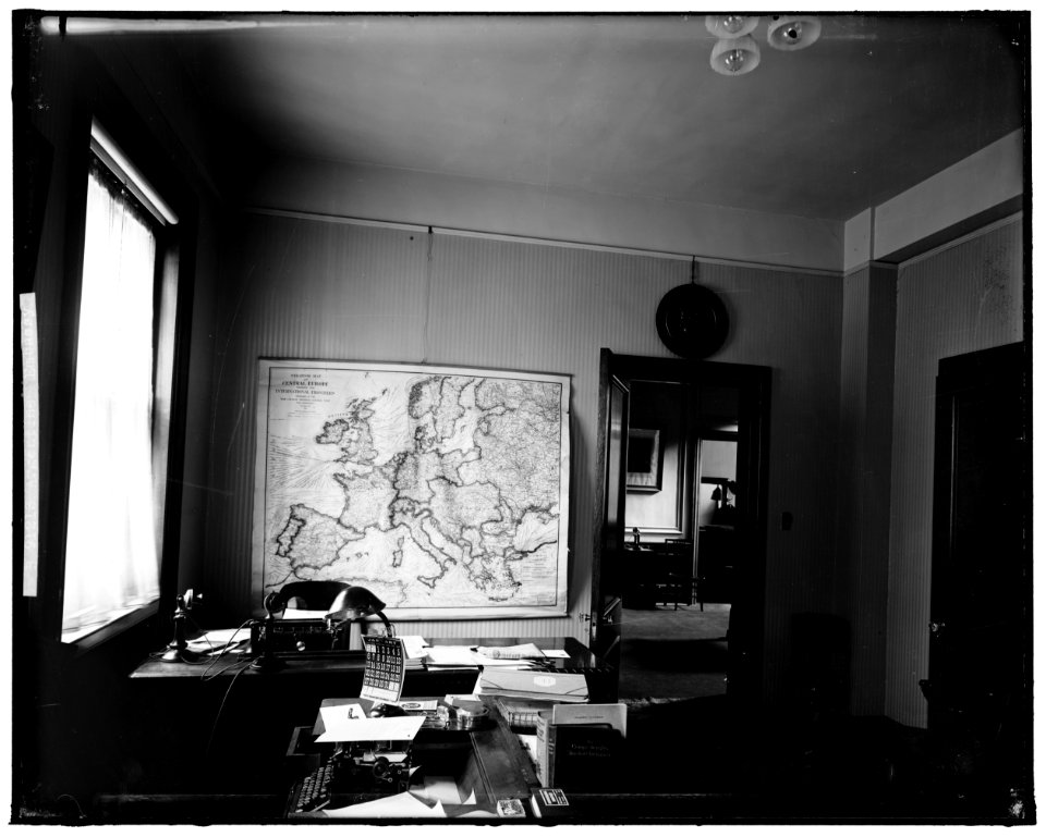 ARGENTINE EMBASSY. OFFICE LCCN2016861621