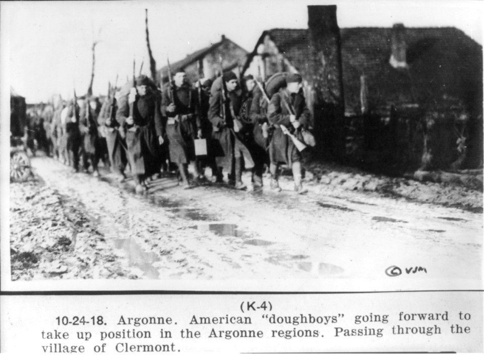 Argonne (France). American doughboys going forward to take up position in the Argonne regions, passing through the village of Clermont, 24 Oct. 1918 LCCN2003662322