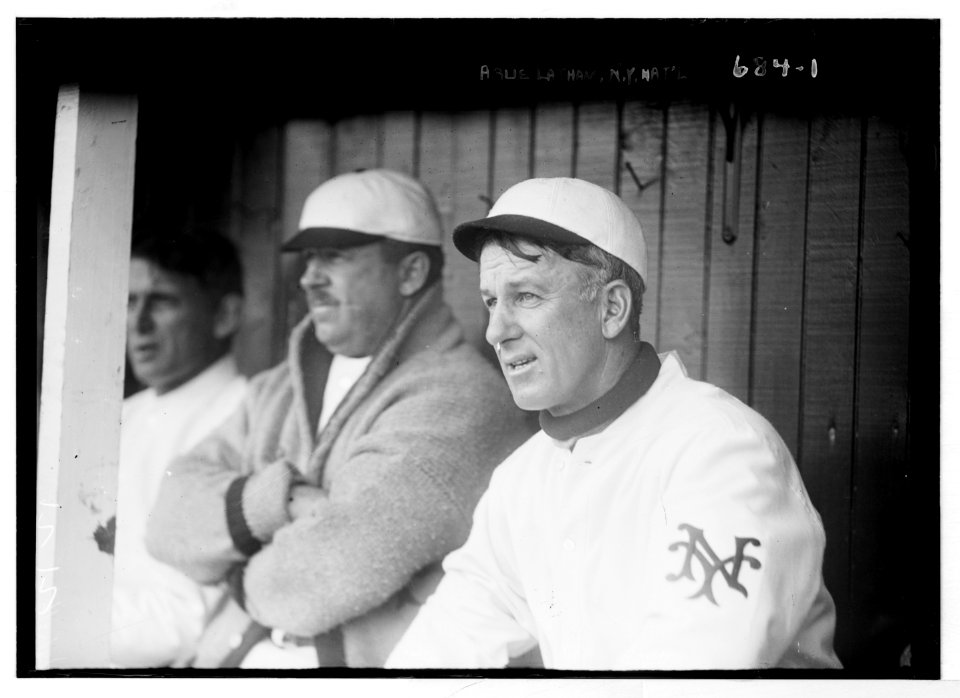 Arlie Latham foreground; Wilbert Robinson background, New York NL (baseball) LCCN2014683265