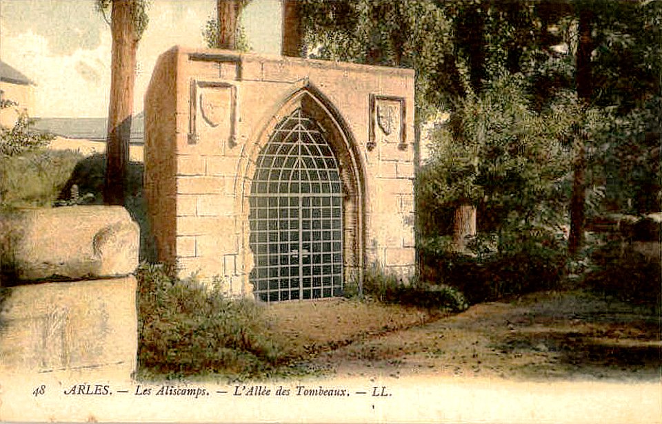 Arles Alyscamps tombeau
