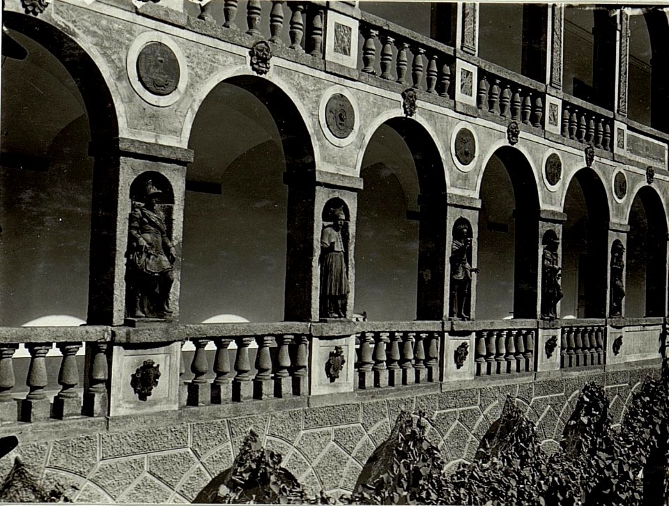 Arkaden im Bischöflichen-Palais Brixen (BildID 15520261)