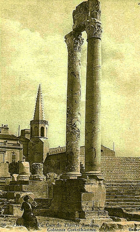 Arles Théâtre Colonnes corinthiennes