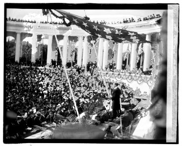 Arlington Amphitheater dedication, 5-15-20, Secty. Baker LCCN2016827942