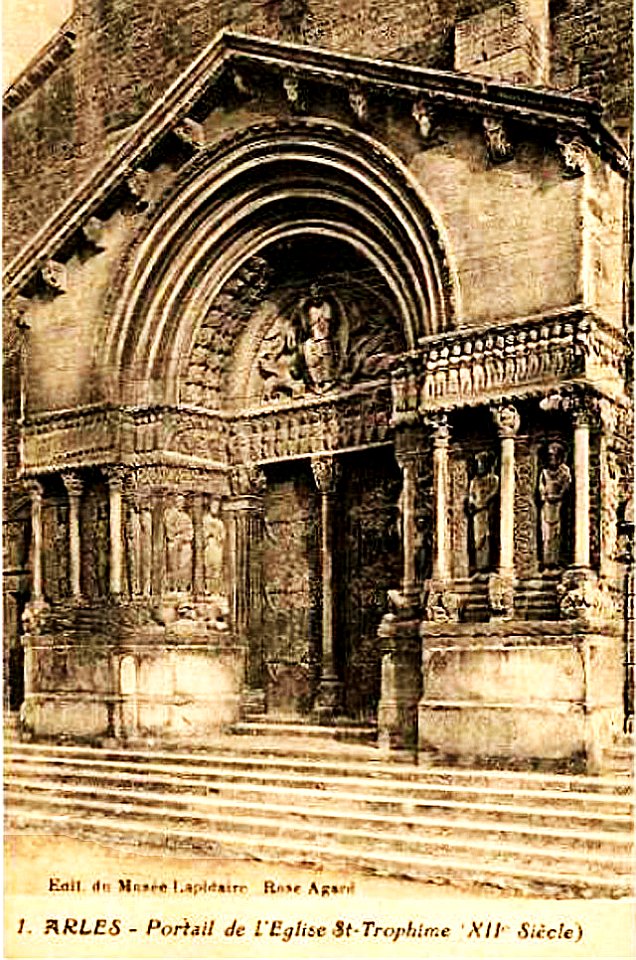Arles St Trophime entrée