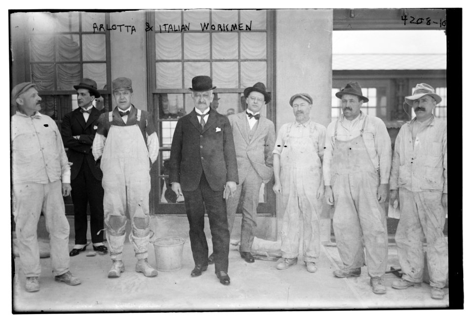 Arlotta & Italian workmen LCCN2014704564