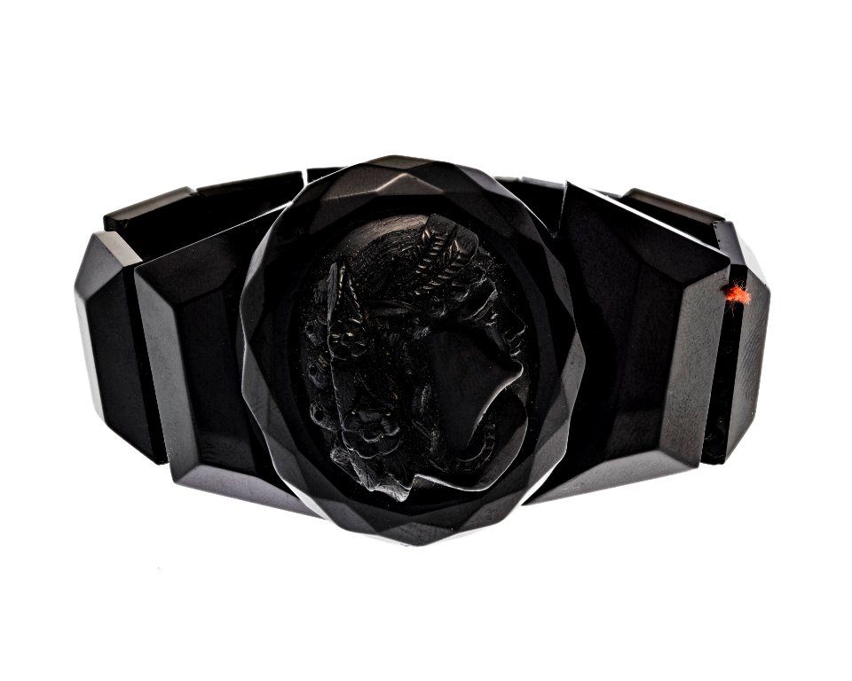 Armband i ebonit, 1800-talets andra hälft - Hallwylska museet - 110147