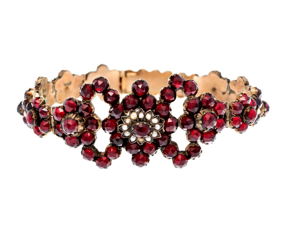 Armband av guld med granater och pärlor, 1840-tal - Hallwylska museet - 110140