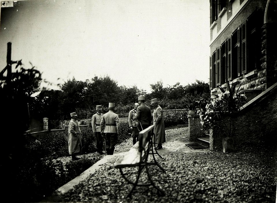Armeekommandant Exzellenz Boroevic mit Exzellenz Goiginger in Konstanjevica. (BildID 15586773)
