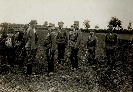 Armeeoberkommandant Erzherzog Friedrich und Heeresgruppenkommandant Erzherzog Karl beim XIII. Korps, 15.09.1916 (BildID 15550517)