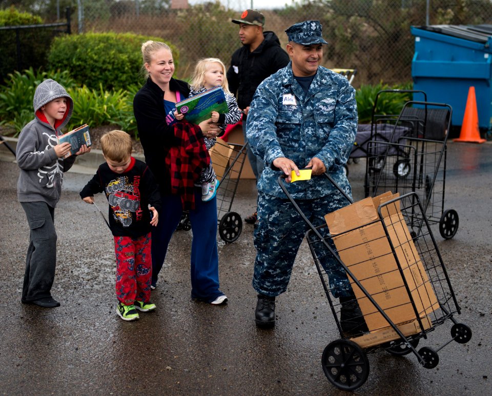 Armed Services YMCA food drive 131121-N-AG657-019