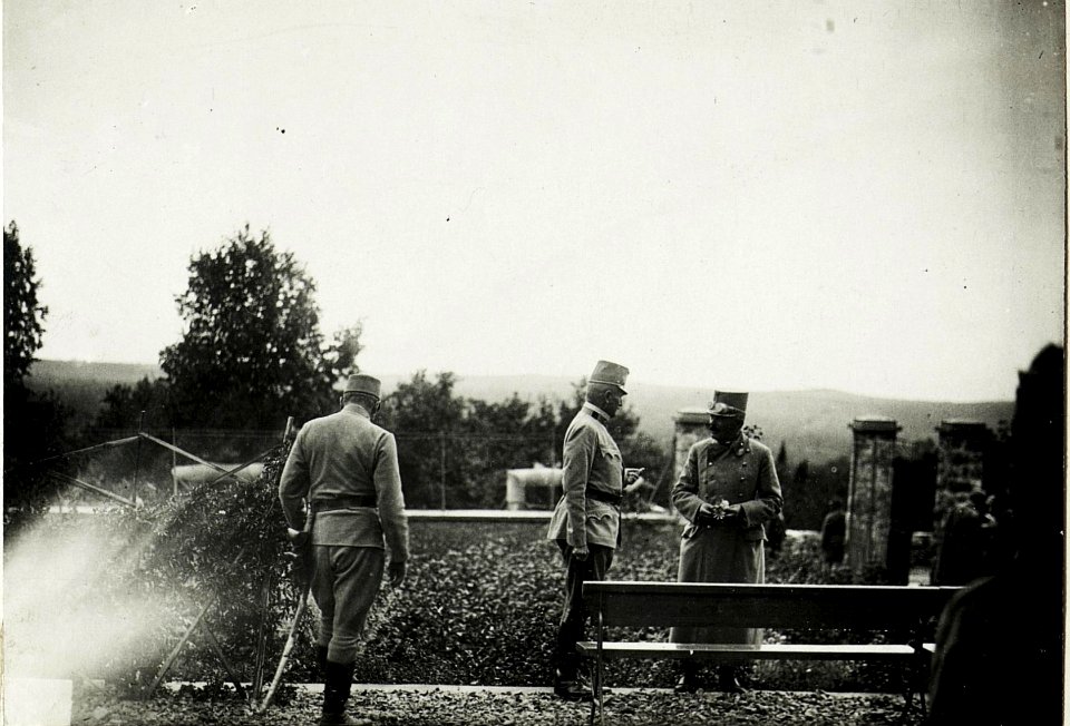 Armeekommandant Exzellenz Boroevic mit Exzellenz Goiginger in Konstanjevica. (BildID 15586759)