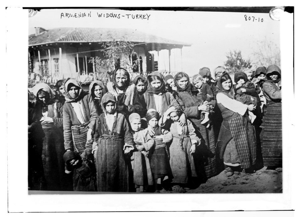 Armenian widows, with children, Turkey LCCN2014683948