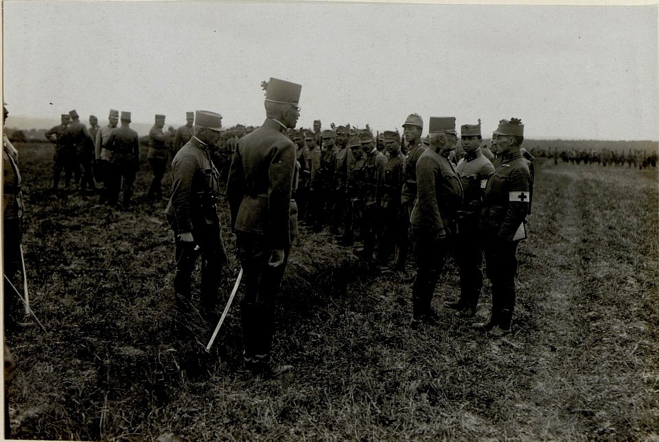 Armeeoberkommandant Erzherzog Friedrich und Heeresgruppenkommandant Erzherzog Karl beim XIII. Korps, 15.09.1916 (BildID 15550538)