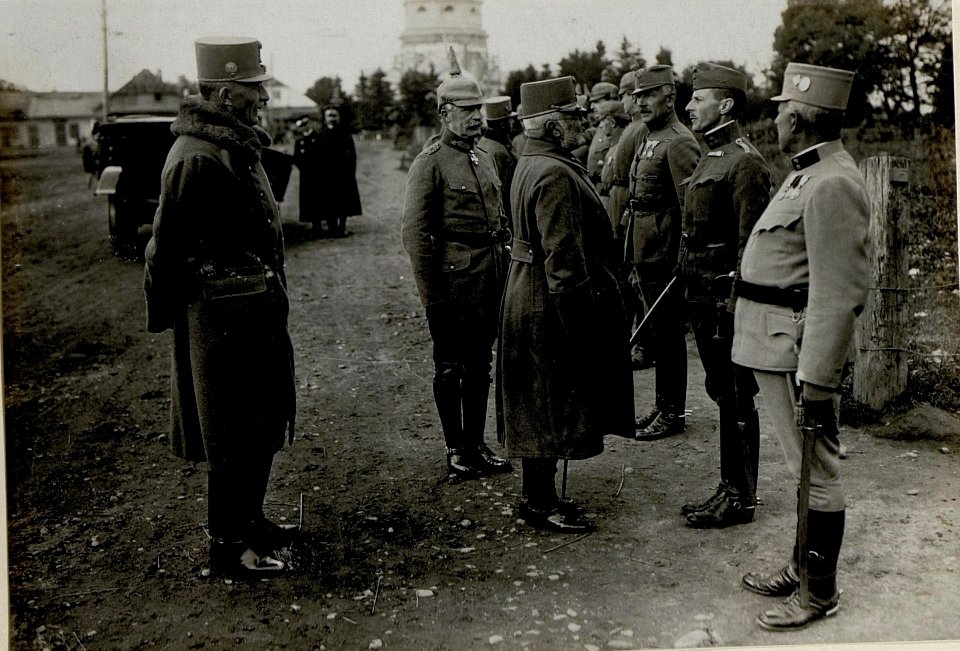 Armeeoberkommandant Erzherzog Friedrich besucht das Generalkommando des X. Reservekorps, befehligt von General Georg Fuchs (BildID 15550482)
