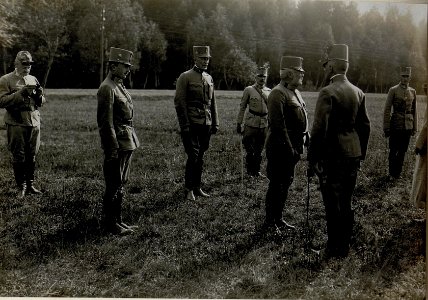 Armeeoberkommandant Erzherzog Friedrich und Heeresgruppenkommandant Erzherzog Karl beim XIII. Korps, 15.09.1916 (BildID 15550510)