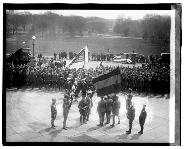 Armenian parade, 4-14-20 LCCN2016827811