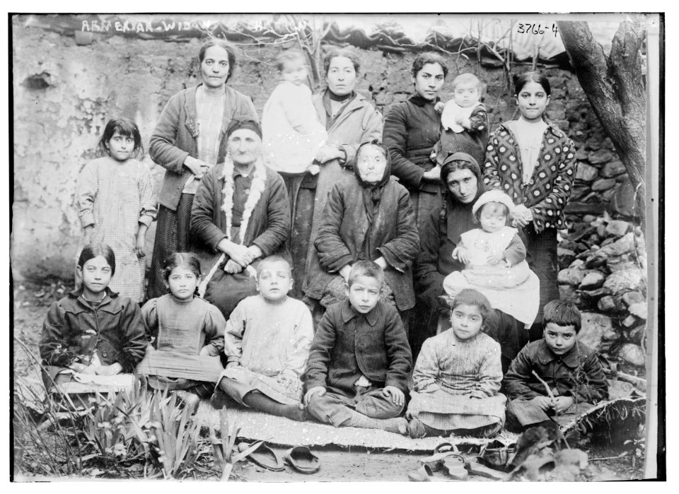 Armenian widows and children LCCN2014701079
