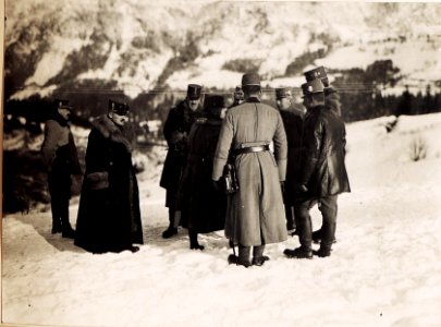 Armeekmdt.von Scotti bei der Besprechung mit dem Abschnittskmdten. nach der Schlussubung des technischen Kurses. (BildID 15496395)