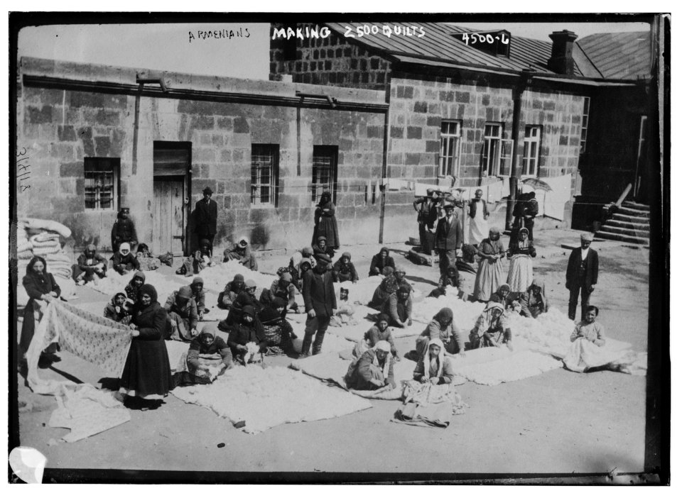 Armenians making 2500 quilts LCCN2014706403